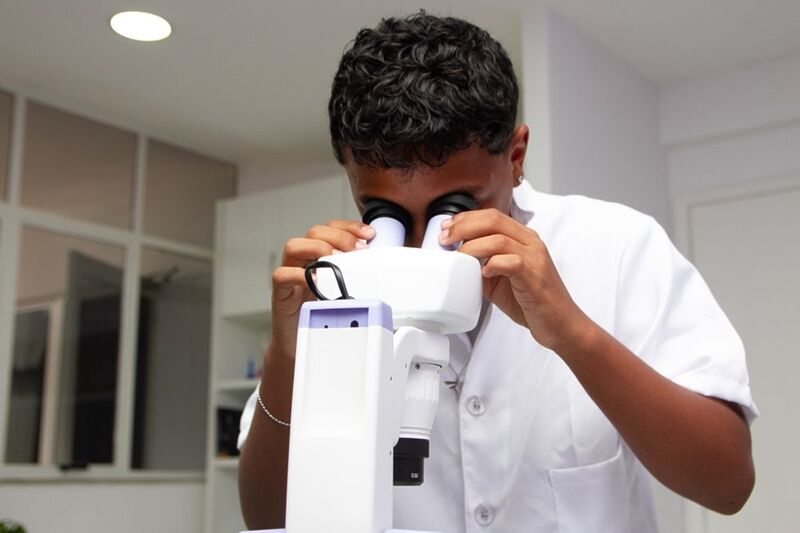 Prefeitura de Niterói lança edital 2026 dos Projetos Instituintes com foco em ciência e abre inscrições para escolas da rede municipal