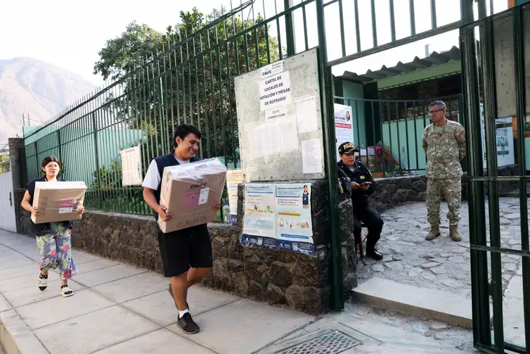 Peruvian electoral workers distribute voting materials to polling stations, as police and military personnel stand guard, ahead of the April 12 general election, in Lima, Peru, April 11, 2026. REUTERS/Manuel Orbegozo