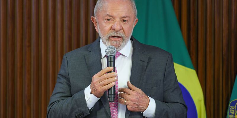 Lula diz que país não precisa de escola cívico-militar na educação