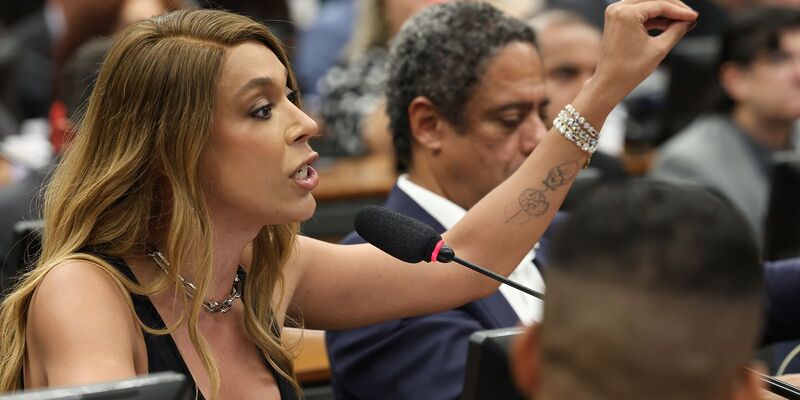 Erika Hilton rejeita negociação sobre compensações na PEC da 6×1
