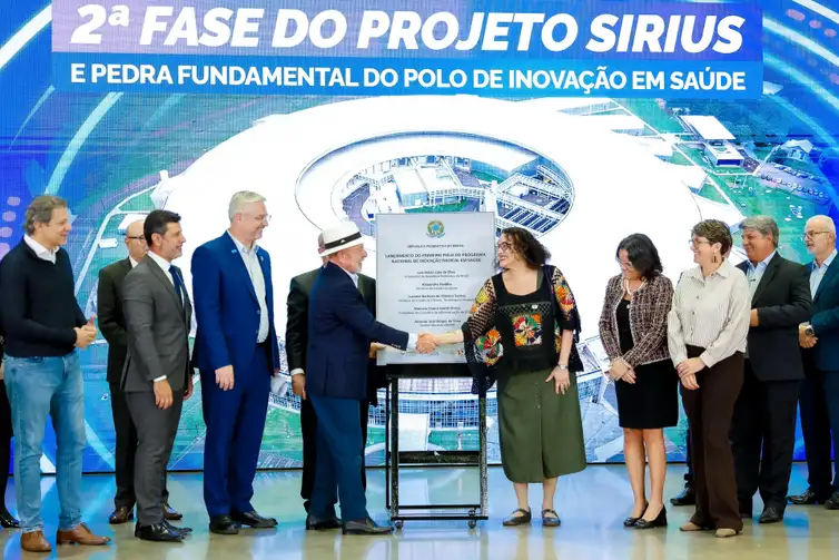 18.05.2026 - Presidente da República, Luiz Inácio Lula da Silva, durante anúncio das entregas das quatro novas linhas de luz do CNPEM e lançamento da pedra fundamental do edifício do projeto Arandus, na Rua Giuseppe Máximo Scolfaro, nº 10.000, Polo II de Alta Tecnologia de Campinas, Campinas - SP.

Foto: Ricardo Stuckert / PR
