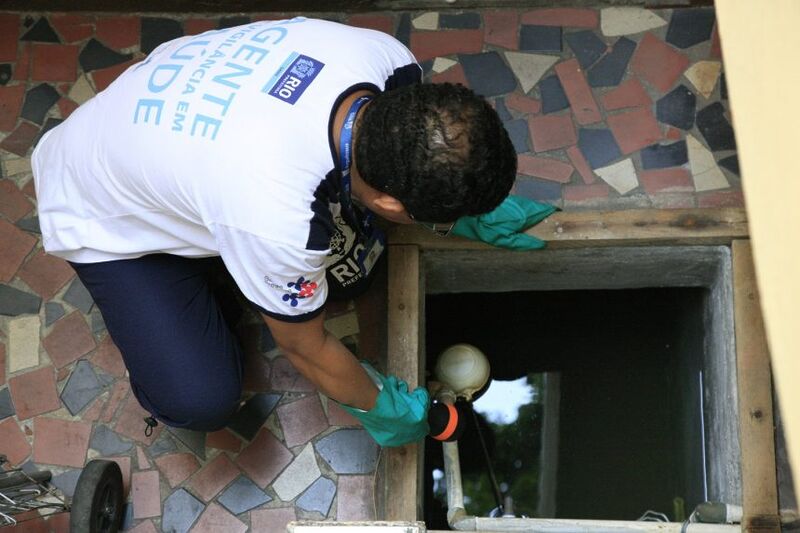 Prefeitura orienta limpeza em casa para interromper ciclo do mosquito da dengue