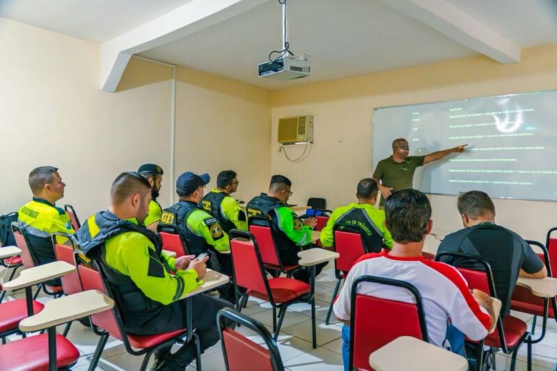 Agentes de trânsito de Nilópolis recebem capacitação para operação de drones