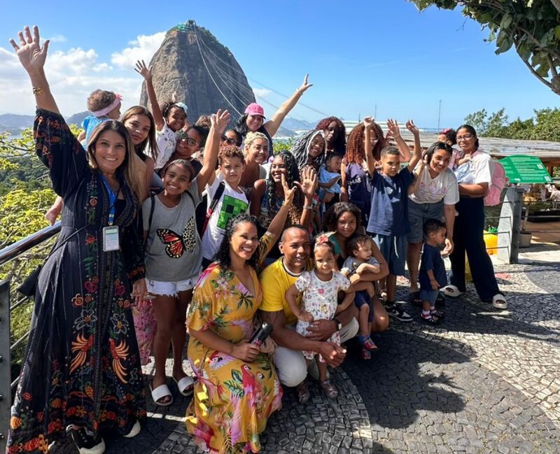 Beneficiadas pelo Cartão da Primeira Infância Carioca ganham passeio no Bondinho e cinema - Prefeitura da Cidade do Rio de Janeiro