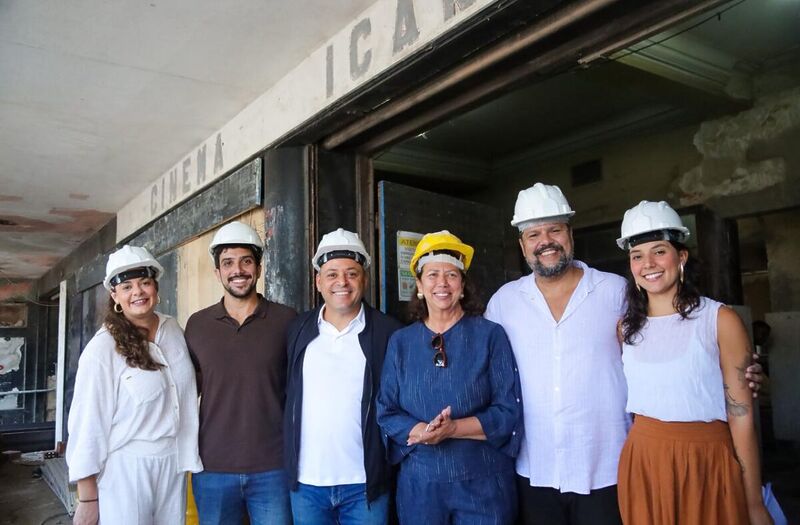 Prefeito Rodrigo Neves vistoria obra de restauração do Cinema Icaraí, que terá primeira etapa concluída em junho