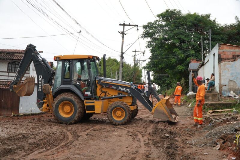 Moradores comemoram obras nos bairros Luiz Caçador e Salgueiro