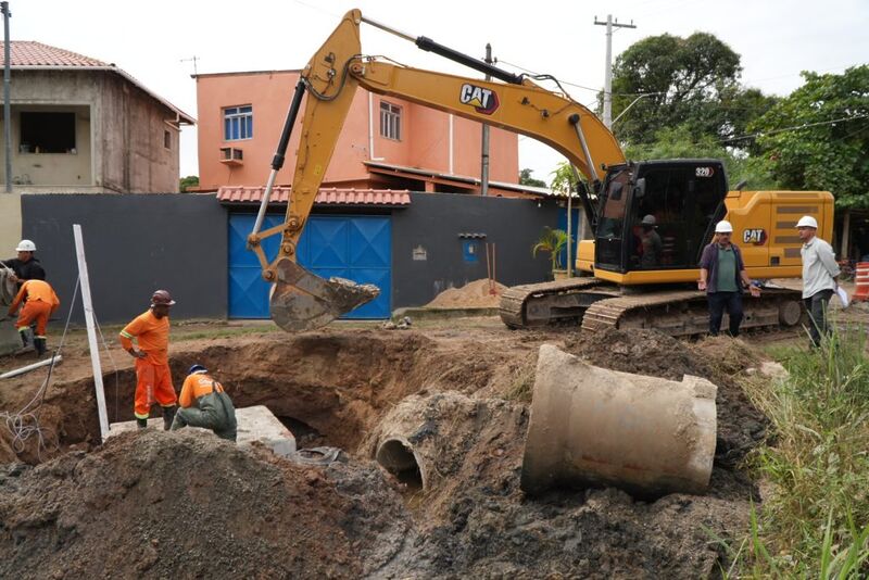 Prefeito acompanha início das obras de drenagem e pavimentação nas estradas vicinais