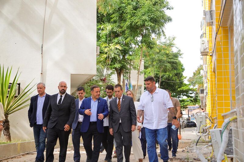 Prefeito Rodrigo Neves se reúne com secretários e representantes da Polícia Civil para vistoriar obras da Cidade da Polícia de Niterói