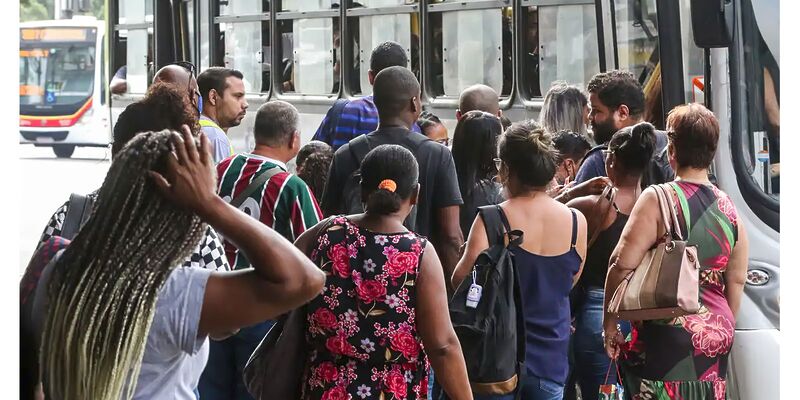 Desemprego mais longo cai 21,7% e é o menor já registrado pelo IBGE