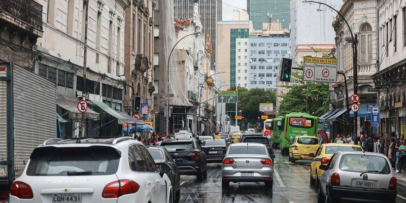 Rio: maioria dos carros roubados está em áreas controladas pelo crime