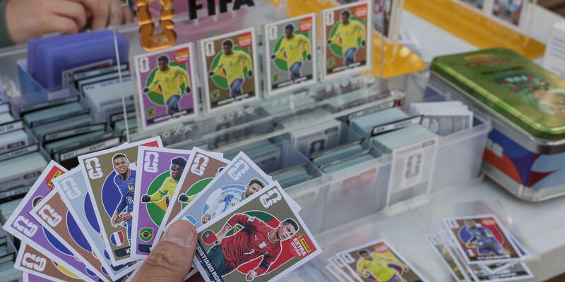 Troca de figurinhas pode atenuar alto custo do álbum da Copa do Mundo