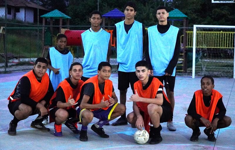 Futsal é praticado por jovens gonçalenses em Neves