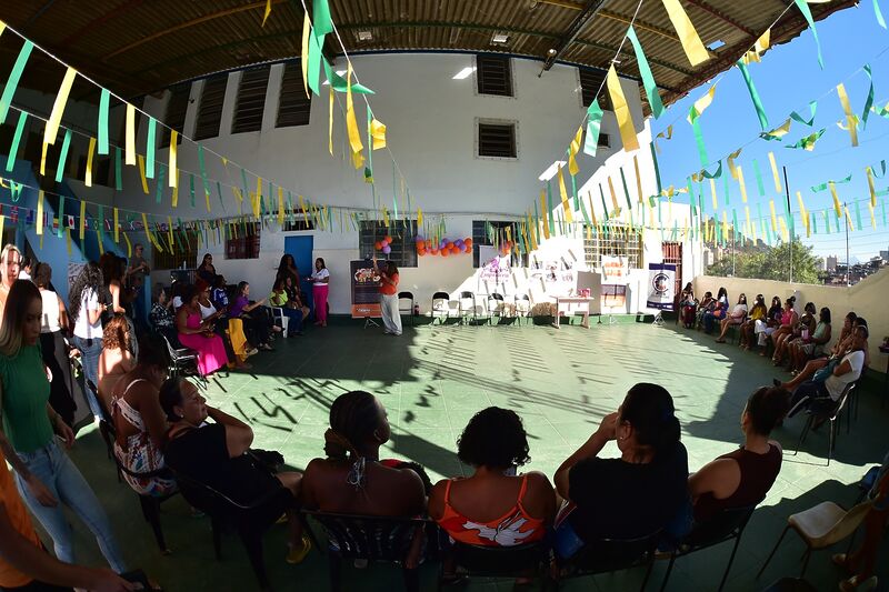Mesa de Diálogo reúne cerca de 40 mulheres na Vila Ipiranga com ações de cuidado e escuta – Prefeitura Municipal de Niterói