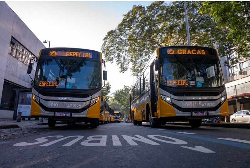 Prefeitura do Rio entrega 40 novos ônibus e retoma quatro linhas em Vila Isabel e região - Prefeitura da Cidade do Rio de Janeiro