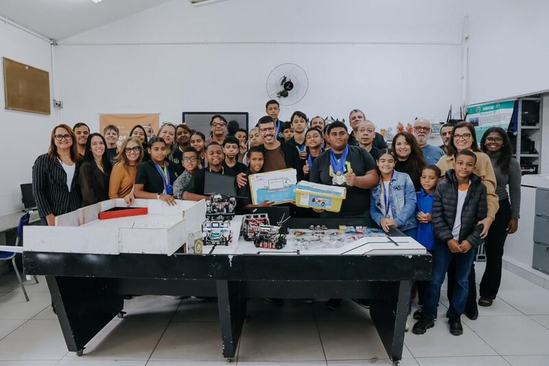 Prefeitura de Niterói entrega novos equipamentos de robótica à Escola Municipal João Brazil – Prefeitura Municipal de Niterói