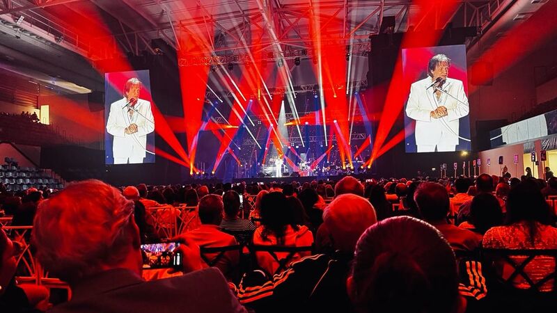 Duas noites de muitas emoções com Roberto Carlos marcam abertura da Arena Niterói – Prefeitura Municipal de Niterói