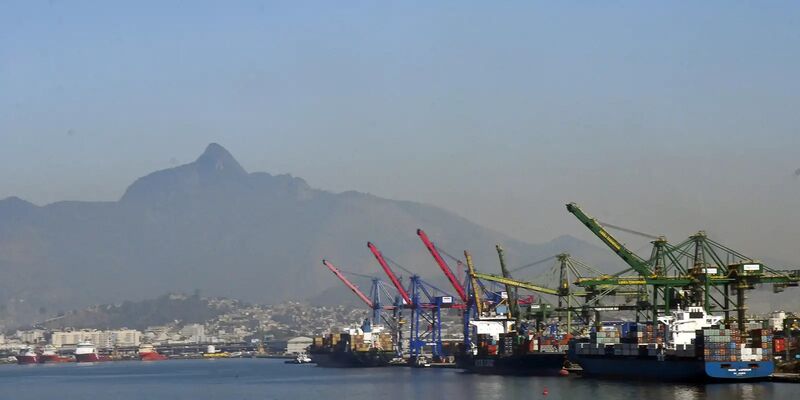 Superávit comercial cresce 10,8% em maio puxado por soja e cobre