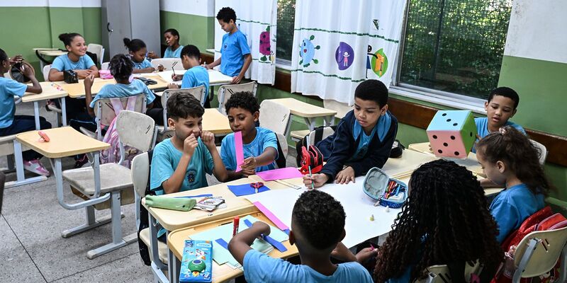 Governo fixa em R$ 5,1 mil novo piso nacional do magistério