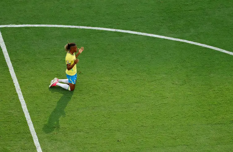 Reuters/Carlos Barria/Proibida reprodução Soccer Football - FIFA World Cup 2026 - Round of 16 - Brazil v Norway - New York New Jersey Stadium, East Rutherford, New Jersey, U.S. - July 5, 2026
Brazil's Danilo Santos looks dejected after the match as Brazil are eliminated from the World Cup REUTERS/Carlos Barria