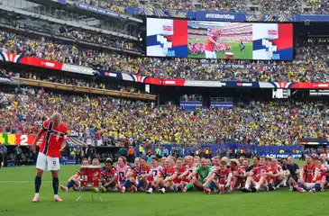 Soccer Football - FIFA World Cup 2026 - Round of 16 - Brazil v Norway - New York New Jersey Stadium, East Rutherford, New Jersey, U.S. - July 5, 2026
Norway's Erling Haaland with teammates celebrate after the match as Norway qualify for the quarter finals of the World Cup REUTERS/Dylan Martinez