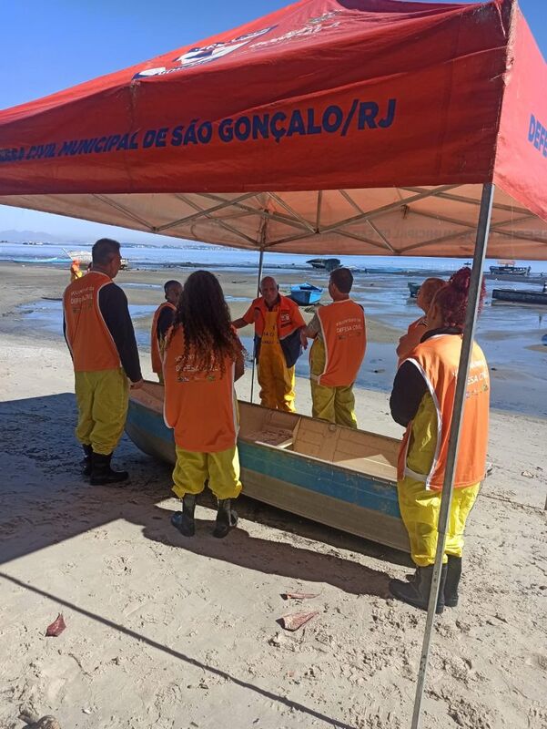 Defesa Civil realiza aula extra do Curso de Voluntários na Praia das Pedrinhas