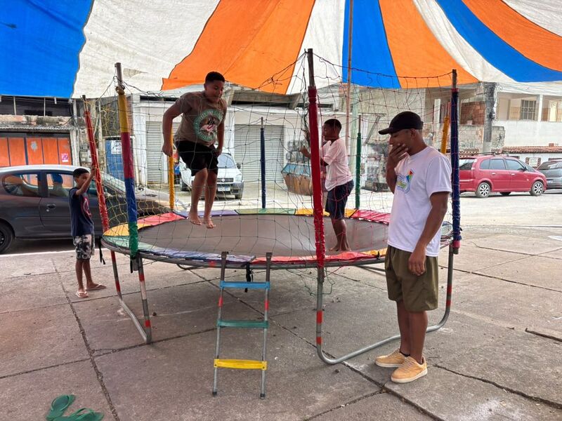 Famílias do Arsenal participam de manhã divertida neste sábado (4) com a Caravana de Arte e Lazer