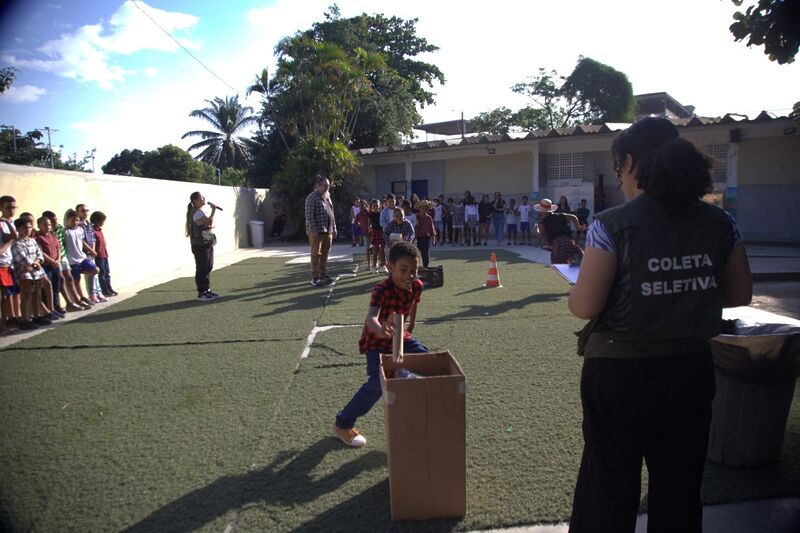 Nossa Escola Recicla leva educação ambiental e coleta seletiva às escolas municipais de Nova Iguaçu