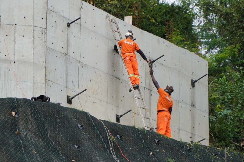 Obras de contenção estão transformando rua no Lindo Parque