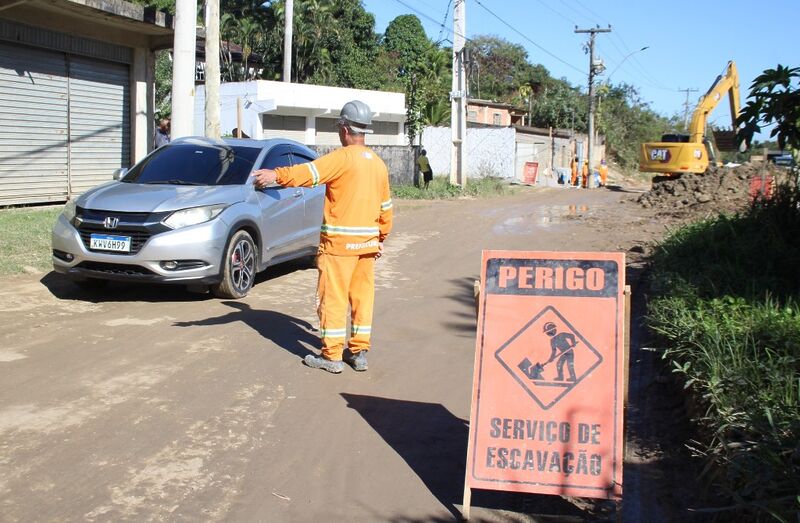 Obras de drenagem avançam na Estrada de Itaitindiba