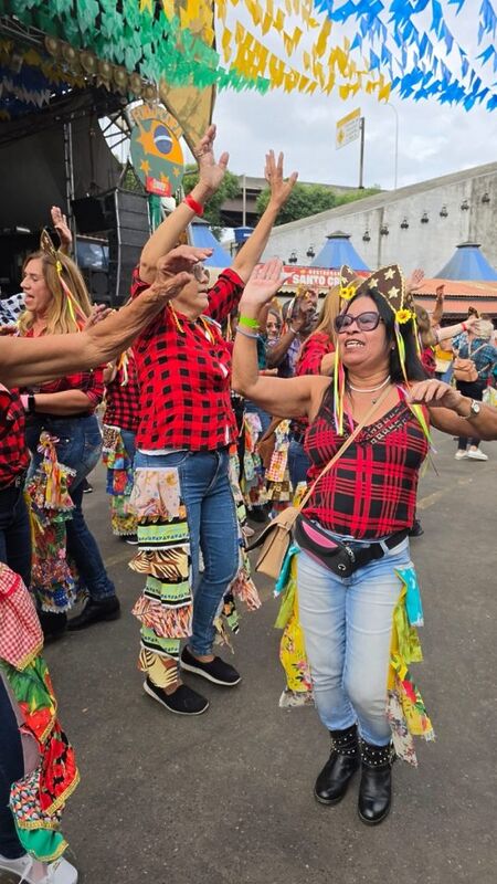Quadrilha feminina de São Gonçalo se apresenta na Feira de São Cristóvão