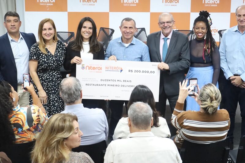 Niterói Empreendedora realiza mais uma entrega de cheques simbólicos para beneficiários do programa – Prefeitura Municipal de Niterói