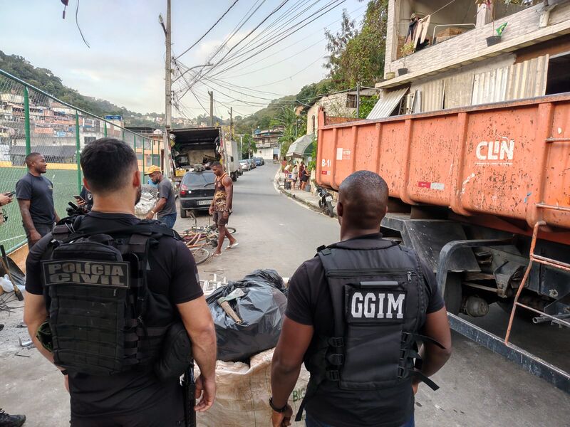 Prefeitura de Niterói participa de operação integrada que fechou ferro-velho clandestino na Grota – Prefeitura Municipal de Niterói