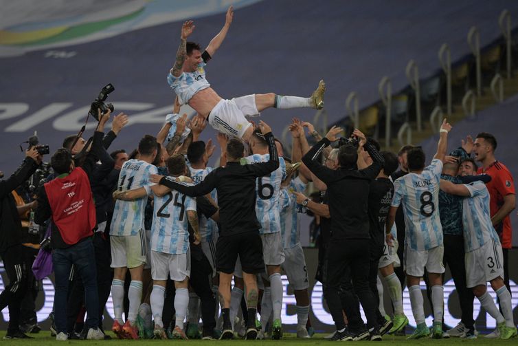 Argentina comemora vitória no Maracanã