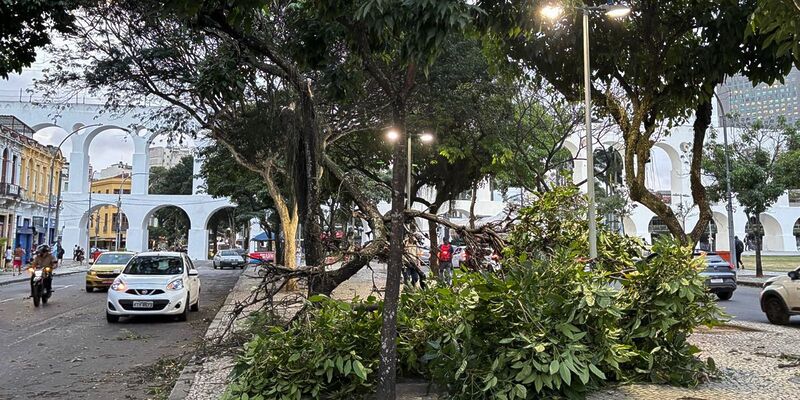 Ventania causa apagão e paralisa transportes no Rio de Janeiro