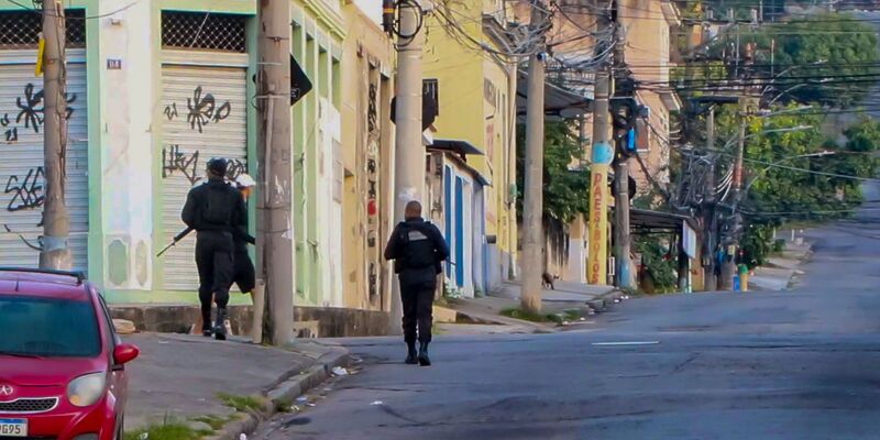 PM do RJ prende 13 em ação contra Comando Vermelho; 4 morreram