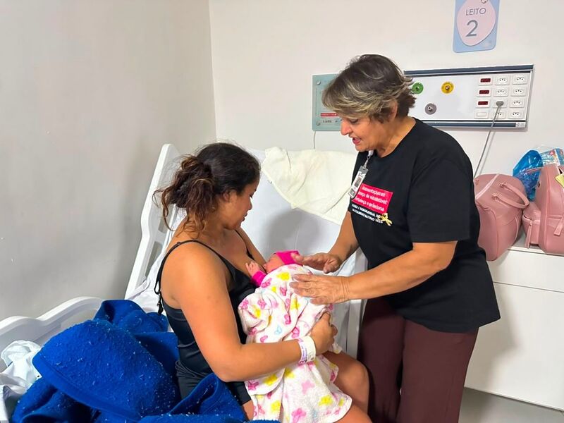 Hospital Iguassú Maternidade Mariana Bulhões incentiva a amamentação desde os primeiros minutos de vida do bebê