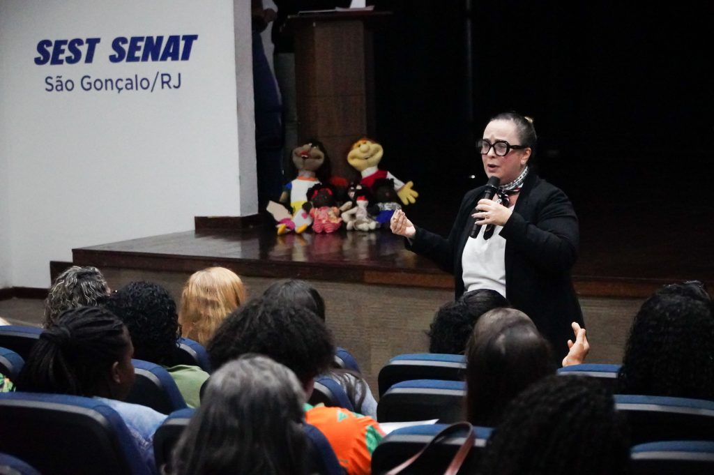 Seminário com foco na primeira infância reúne mais de cem professores em São Gonçalo