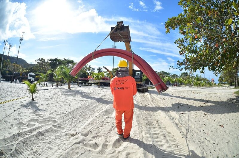 Bomba que vai levar água do mar para a Lagoa de Piratininga chega e começa a ser instalada – Prefeitura Municipal de Niterói
