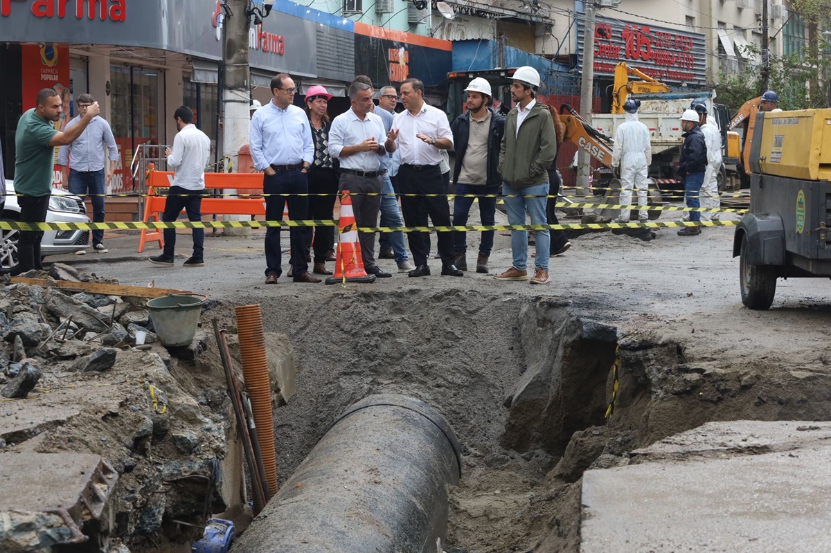 Prefeito Rodrigo Neves vistoria obras de modernização do sistema de esgotamento sanitário em Icaraí – Prefeitura Municipal de Niterói