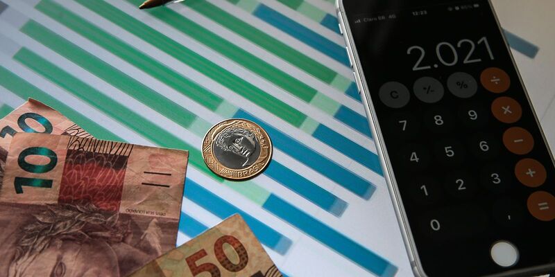 Pela 1ª vez desde março, mercado reduz expectativa para Selic em 2026