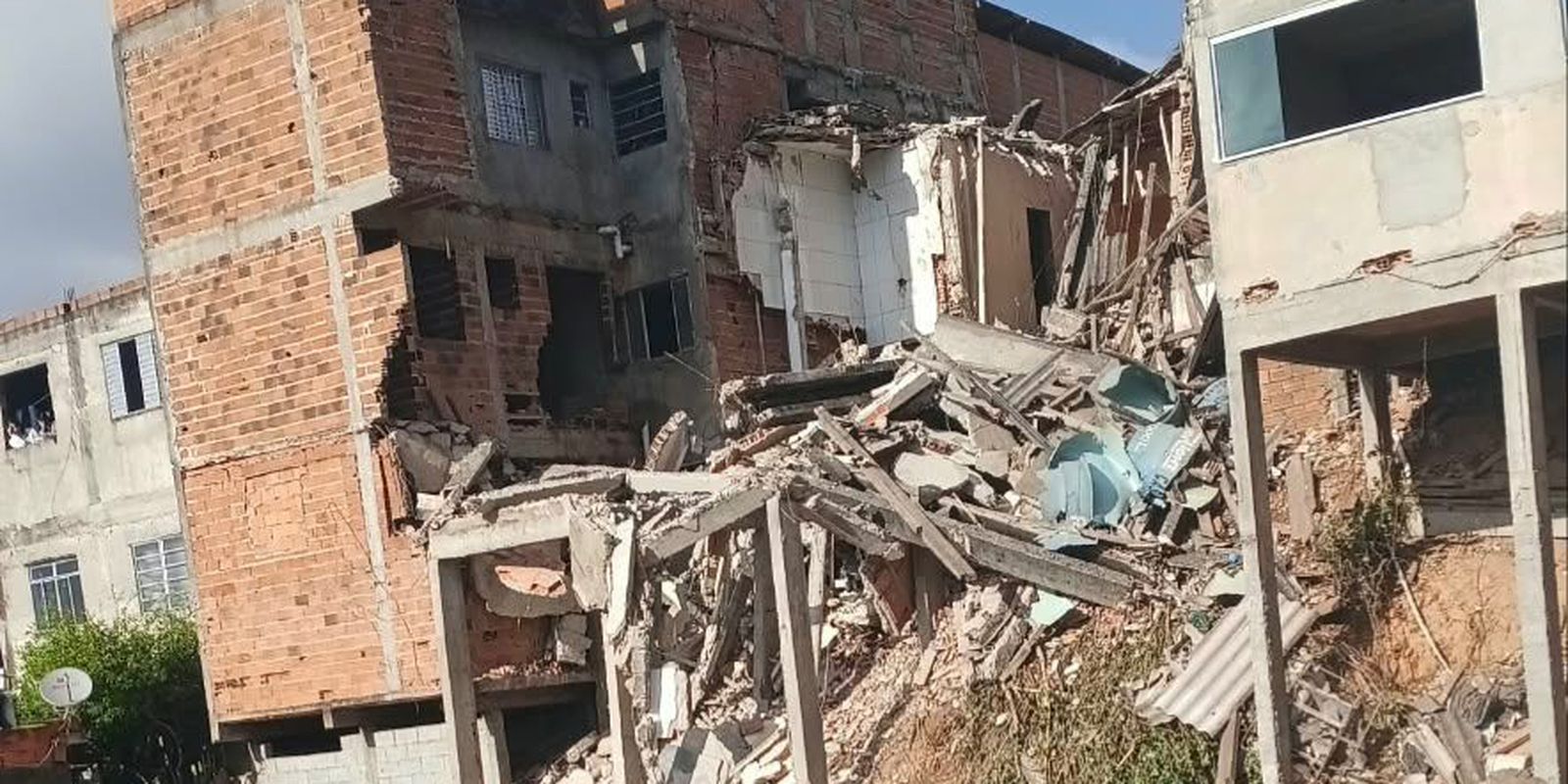 Explosão de botijão de gás causa interdição de 13 casas em São Paulo
