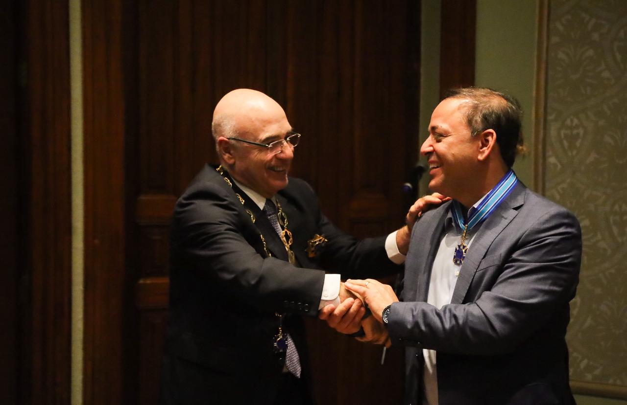 Rodrigo Neves recebe Ordem do Mérito Comercial Estácio de Sá – Prefeitura Municipal de Niterói