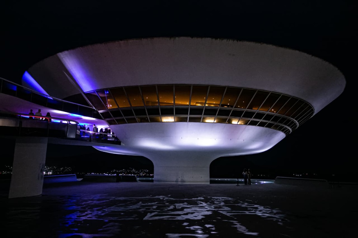 Noite de festa celebra os 30 anos do MAC – Prefeitura Municipal de Niterói