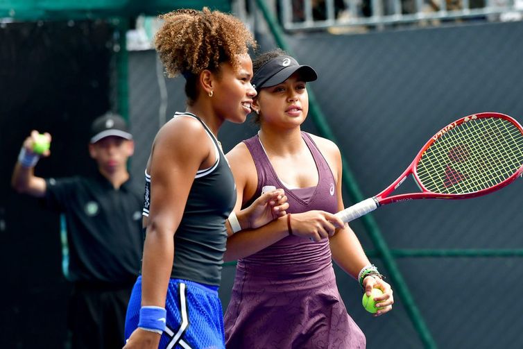 Tenistas Victória e Naná. Foto: Fotojump/SP Open