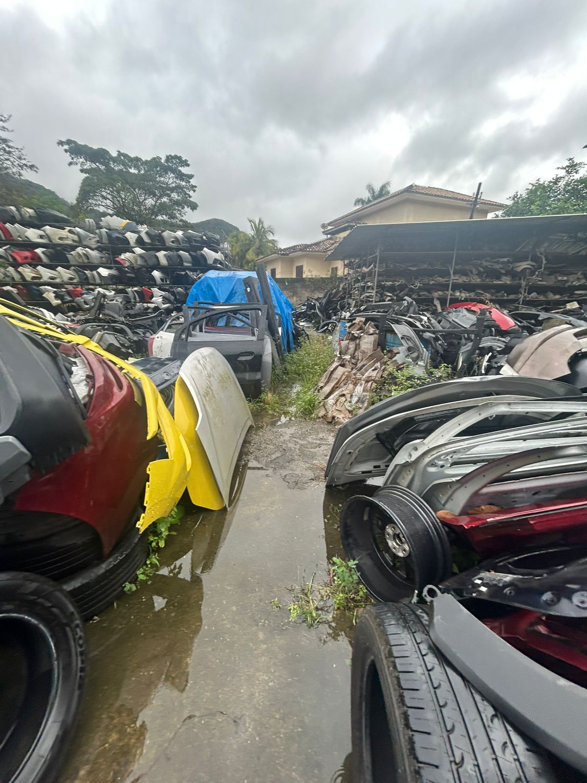 Ação integrada interdita estabelecimento irregular de peças automotivas em Niterói – Prefeitura Municipal de Niterói