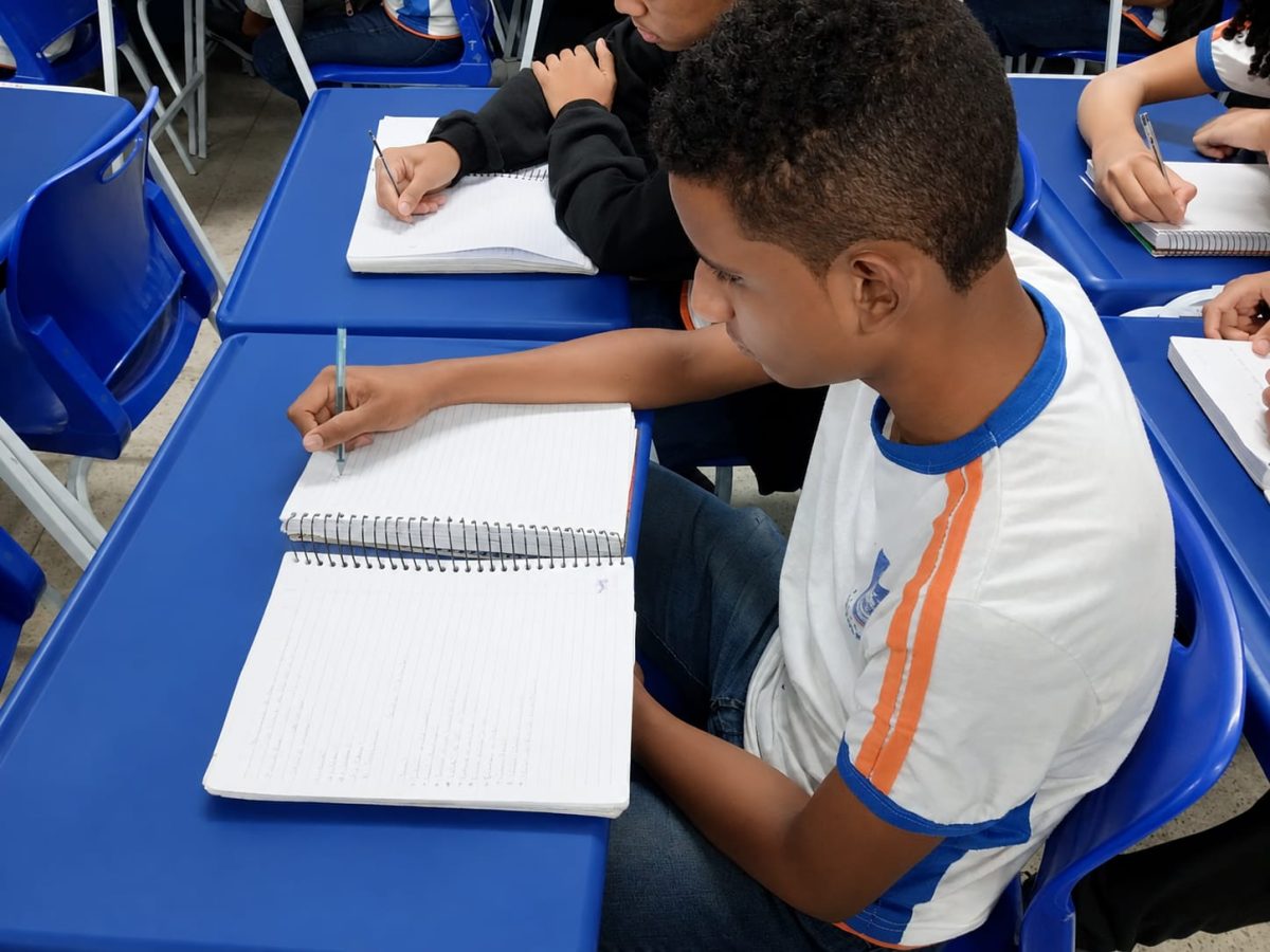 Alunos da rede municipal de Nova Iguaçu conquistam os dois primeiros lugares em concurso literário