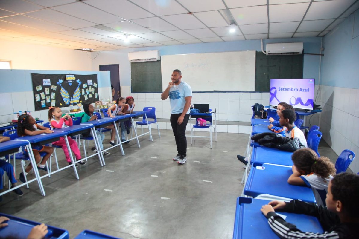 Libras para todos: alunos de escola municipal de Nova Iguaçu aprendem uma nova forma de se comunicar