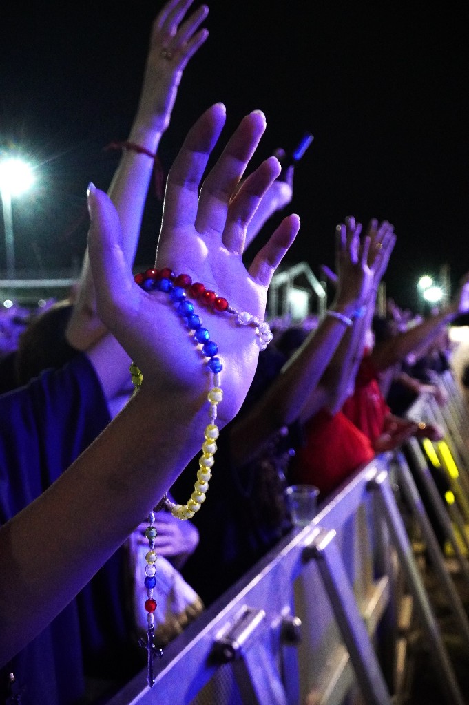 Noite de oração e música no primeiro dia do São Gonçalo Fest 2026