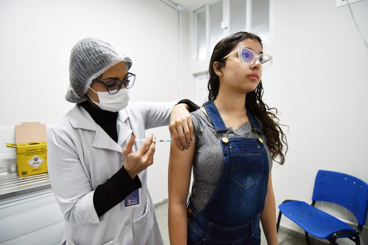 Nova Iguaçu segue vacinando crianças e adolescentes menores de 15 anos