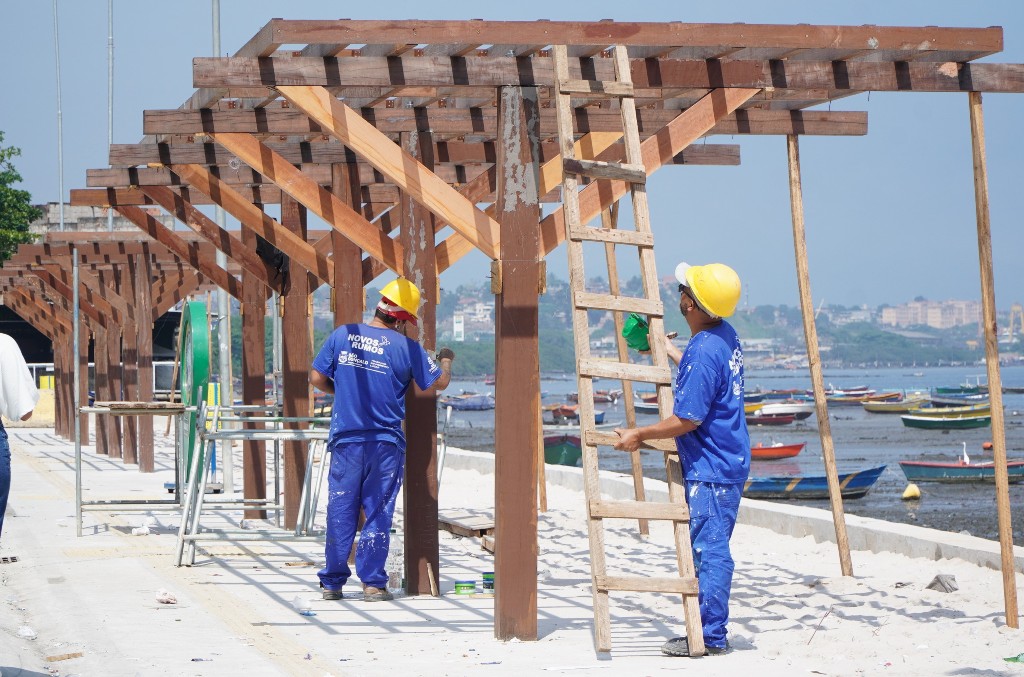 Praia das Pedrinhas recebe equipamentos para a nova orla